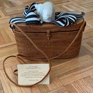 RETAIL $195 Basket Purse Natural Root Hand-Woven Custom Shell & Bow Accent